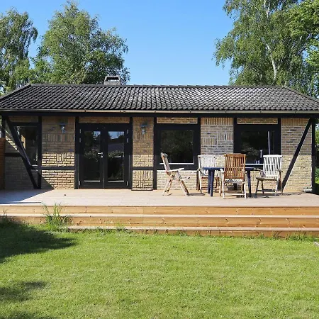 Charming Harbor Cottage-by Traum