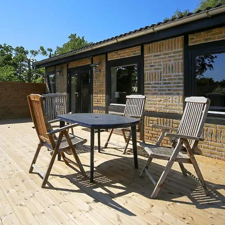 Charming Harbor Cottage-by Traum *