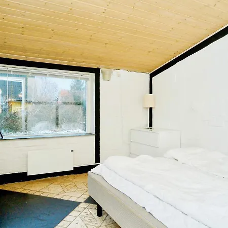 Charming Harbor Cottage-by Traum