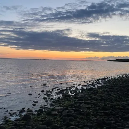 بيت للعطل Charming Harbor Cottage-by Traum