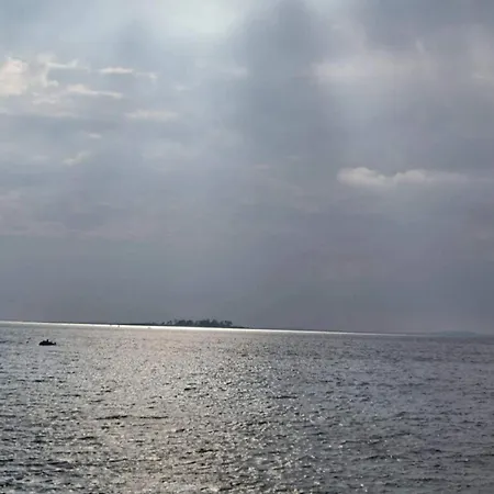 Charming Harbor Cottage-by Traum *