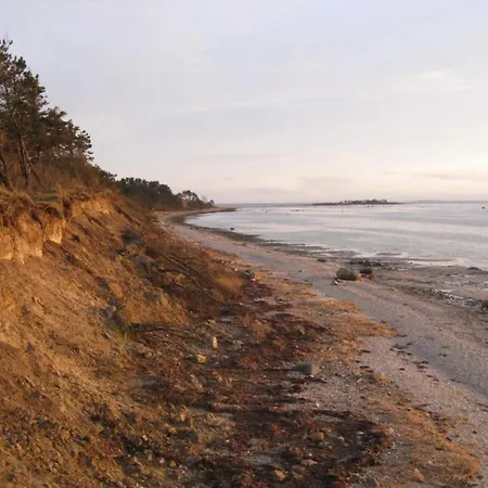 Charming Harbor Cottage-by Traum