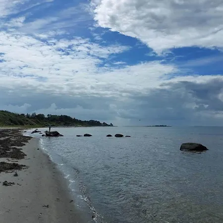 بيت للعطل Charming Harbor Cottage-by Traum