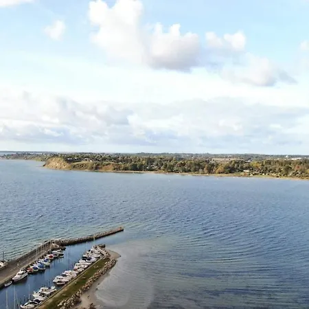 Charming Harbor Cottage-by Traum بيت للعطل *