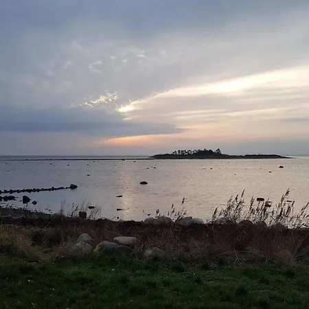 Charming Harbor Cottage-by Traum *