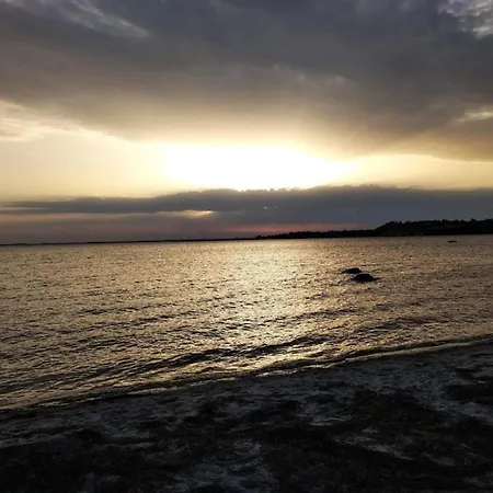 بيت للعطل Charming Harbor Cottage-by Traum