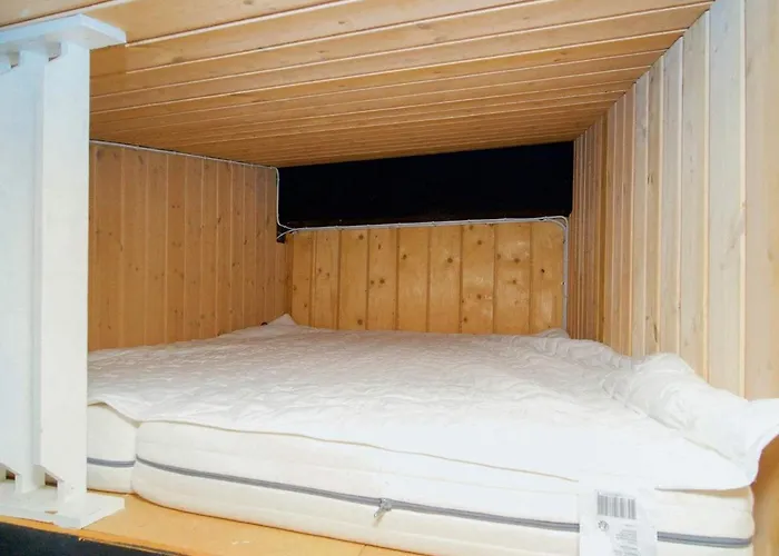 Charming Harbor Cottage-by Traum *