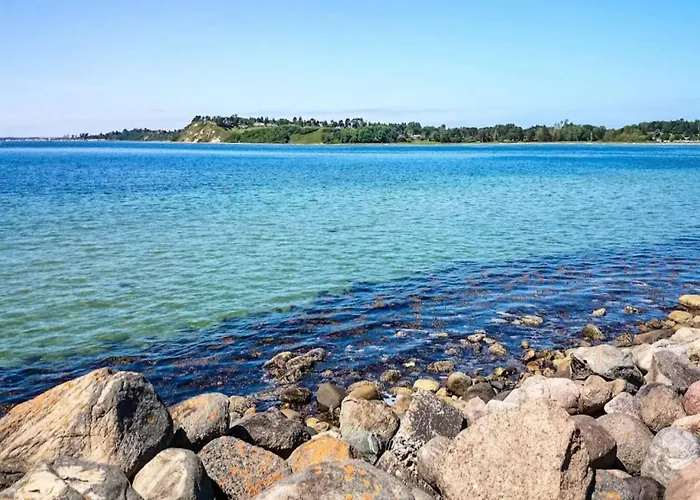 Charming Harbor Cottage-by Traum *